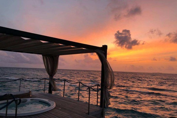 《出轨只有无数次》小说书评，作者我现在可不困了-有文学