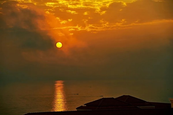 《六千个晨昏》小说书评，作者姑娘别哭（梁暮VS张晨星）-有文学