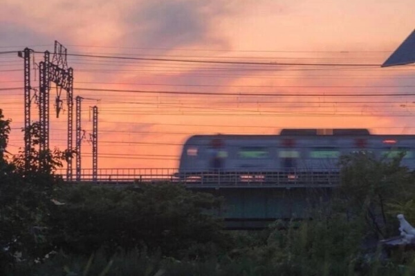 含胭的小说《那些青春，与爱有关》书评，（安宏VS路云帆）-有文学